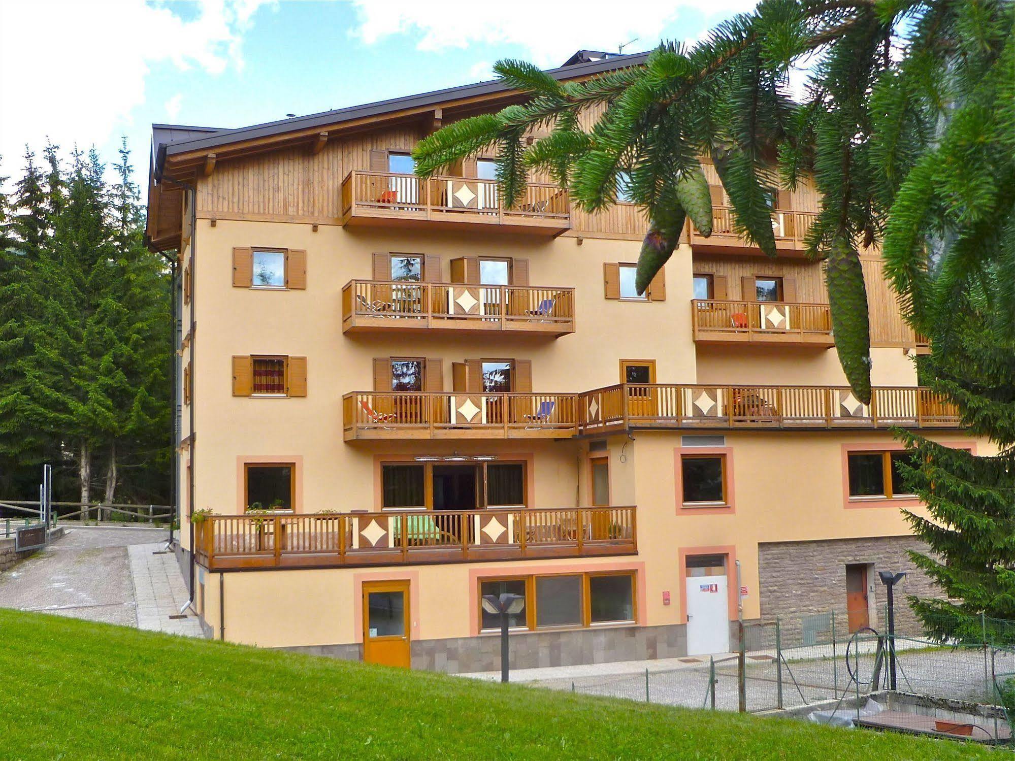 Relais San Giusto Hotel Campitello di Fassa Buitenkant foto