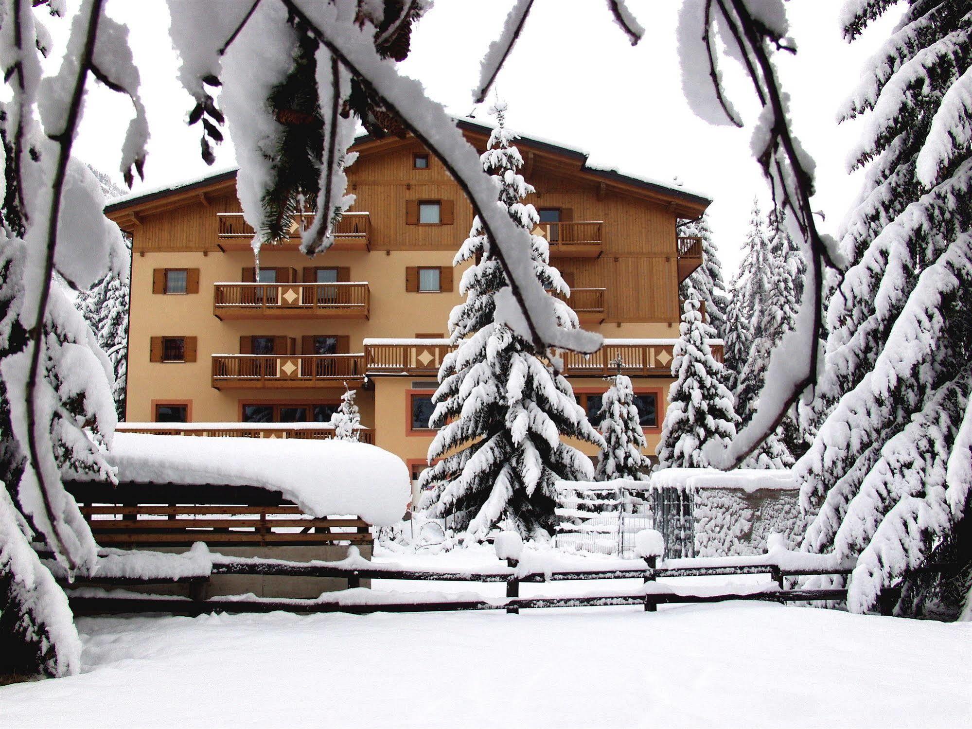 Relais San Giusto Hotel Campitello di Fassa Buitenkant foto