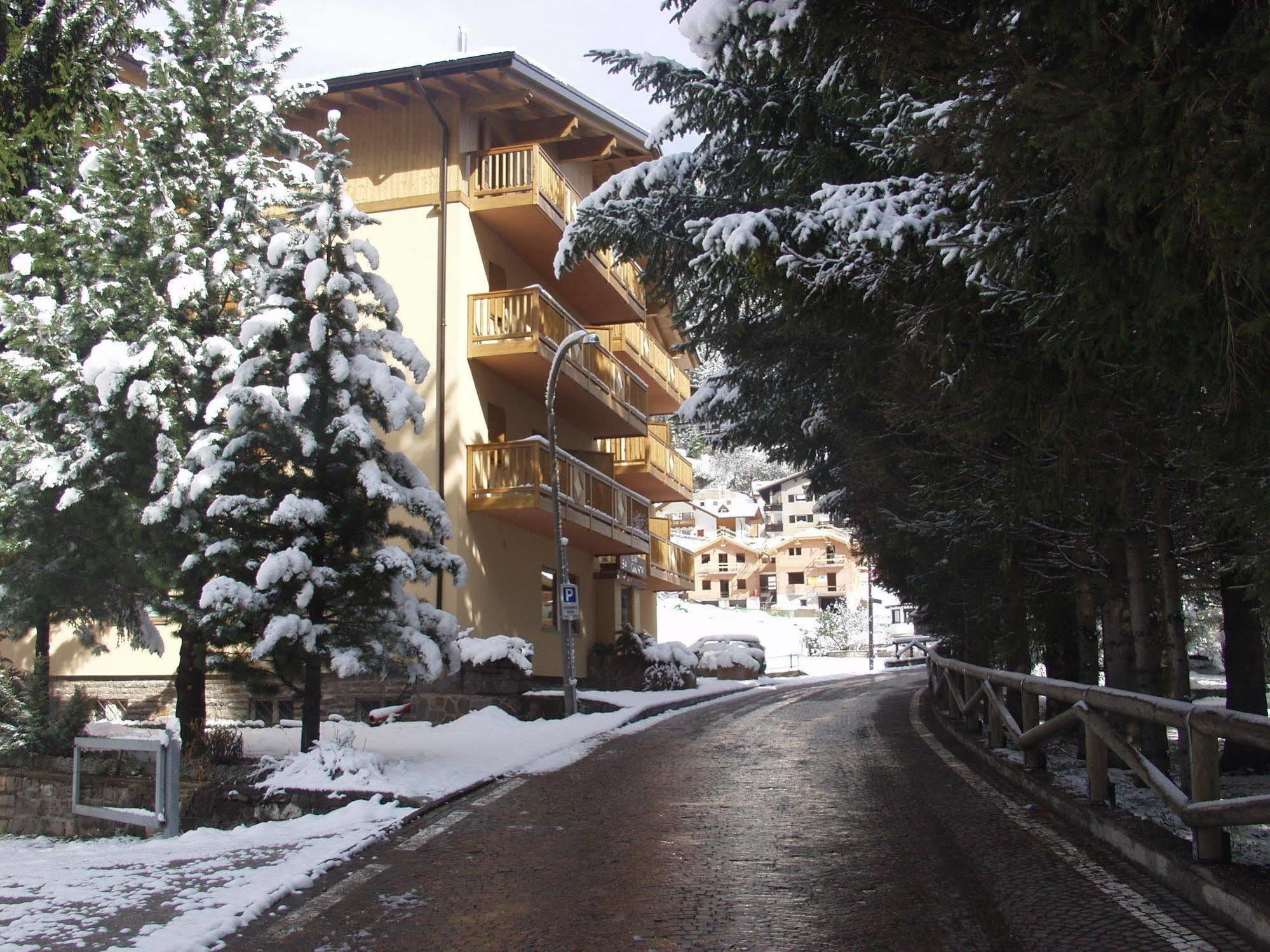 Relais San Giusto Hotel Campitello di Fassa Buitenkant foto